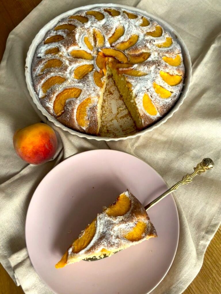 Пиріг з персиками