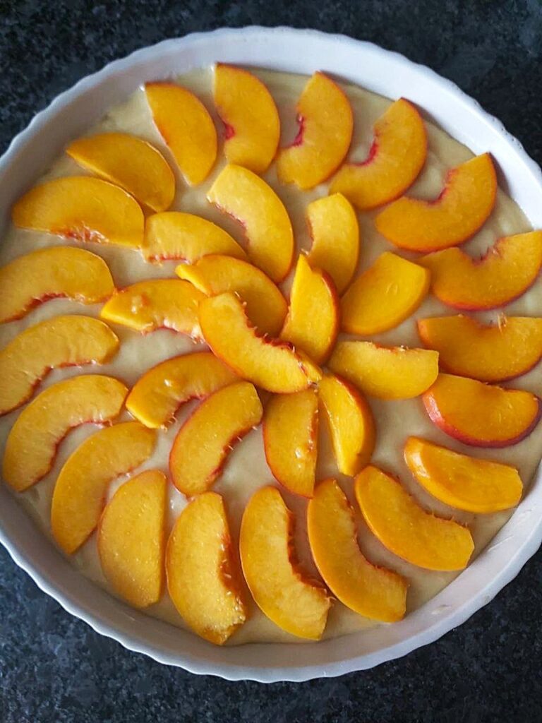 Пиріг з персиками