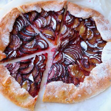 Галета зі сливами