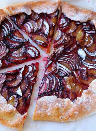 Галета зі сливами