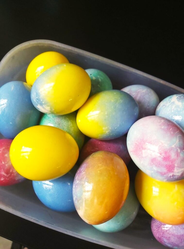 Як пофарбувати яйця на Великдень