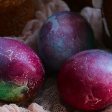 Як пофарбувати яйця на Великдень