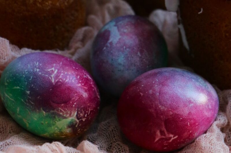 Як пофарбувати яйця на Великдень