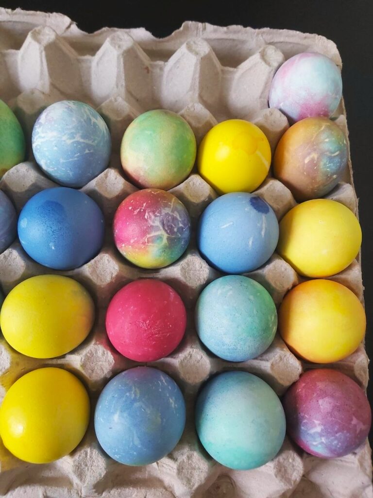 Як пофарбувати яйця на Великдень