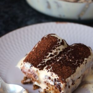 Класичний десерт тірамісу